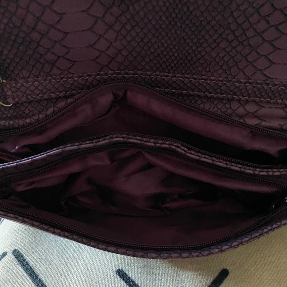 PURPLE FAUX SNAKESKIN CLUTCH/SHOULDER BAG - Picture 10 of 11